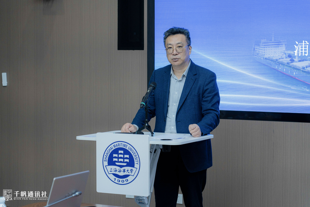 20231114132750663500.jpg 浦东教育局副局长陈强作主旨发言